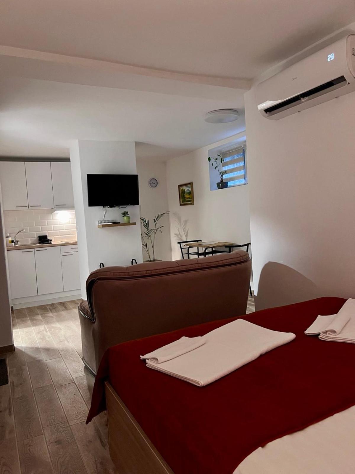 Chestnut Apartment *